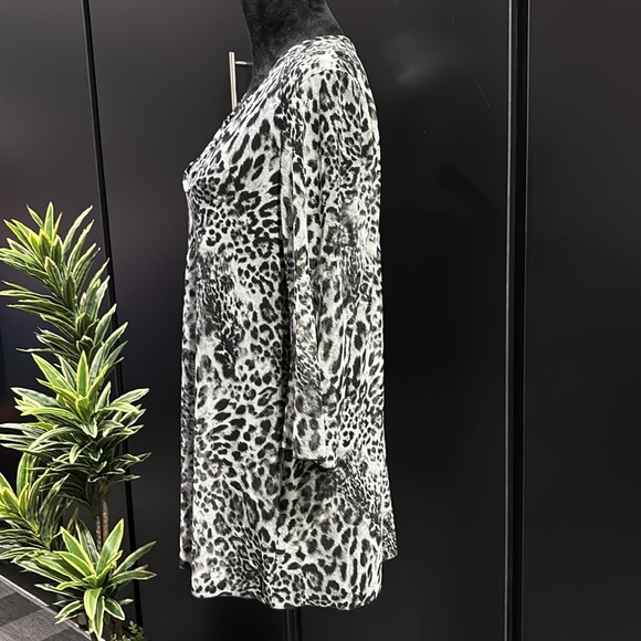 Jordan Taylor Leopard print,sheer,light,round V-cut neck,long sleeve top/coverup - Picture 4 of 13
